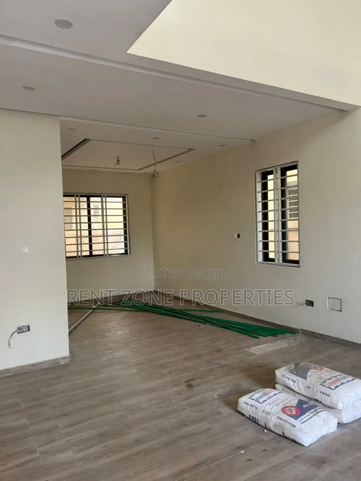 4bdrm Duplex in Dome for sale