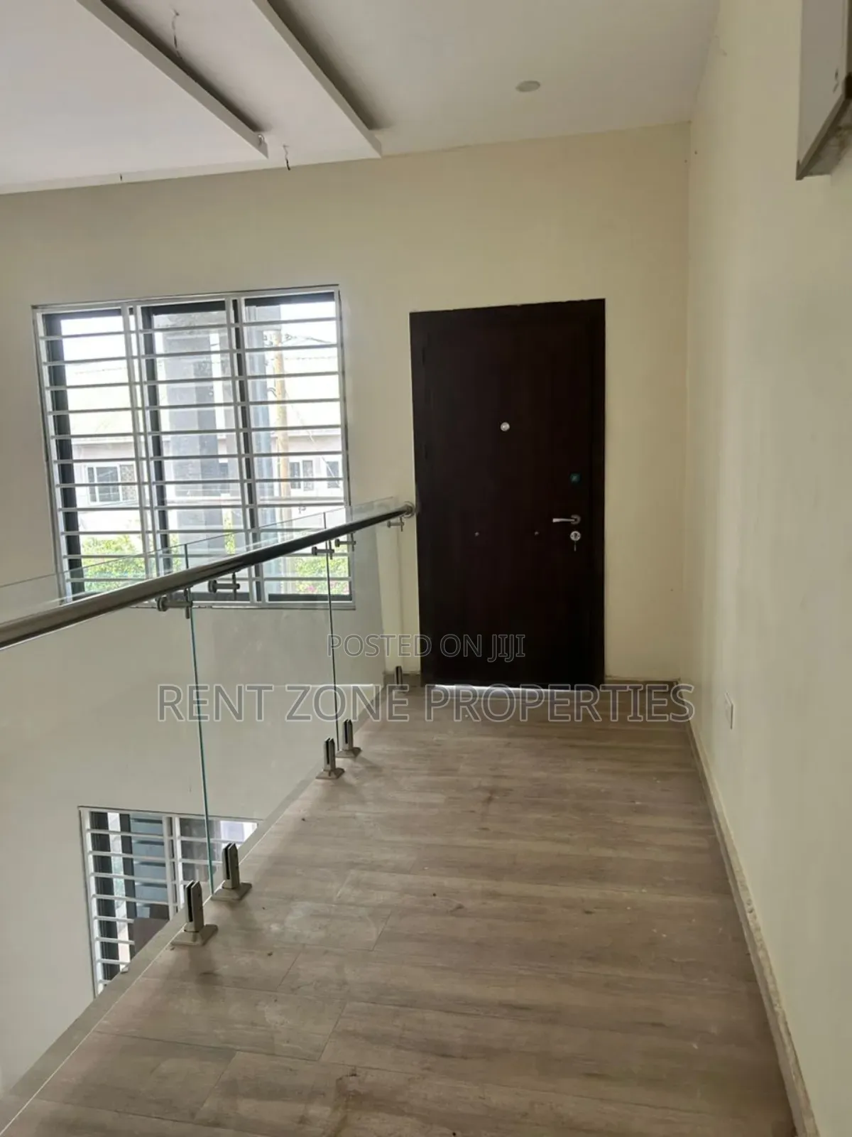 4bdrm Duplex in Dome for sale