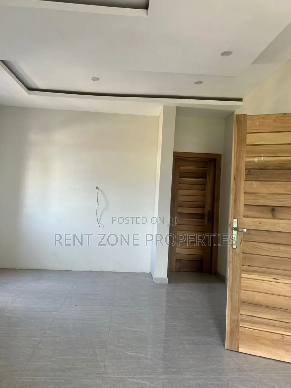 4bdrm Duplex in Dome for sale