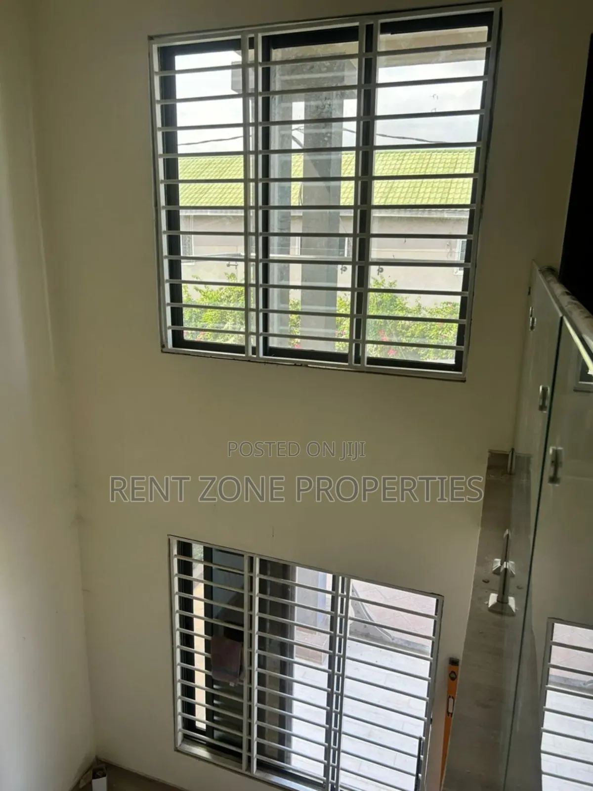 4bdrm Duplex in Dome for sale