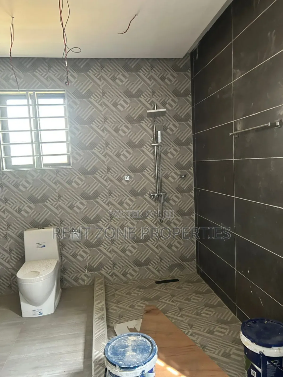 4bdrm Duplex in Dome for sale