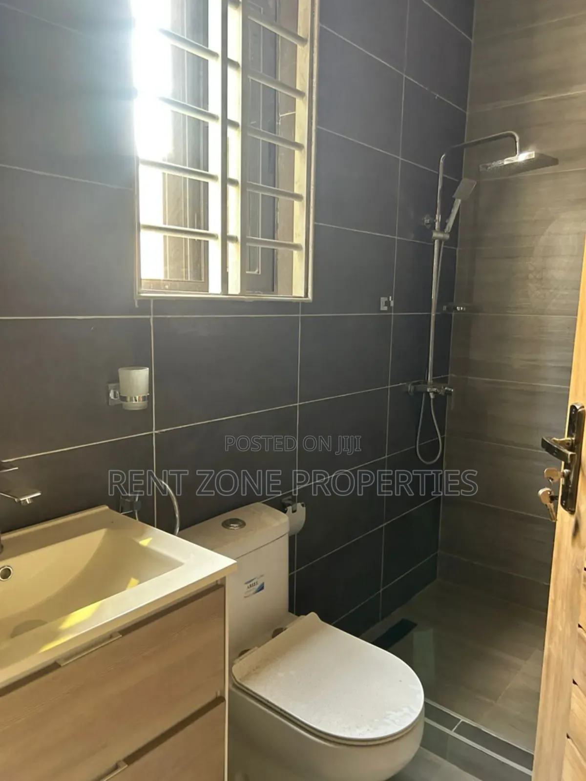 4bdrm Duplex in Dome for sale