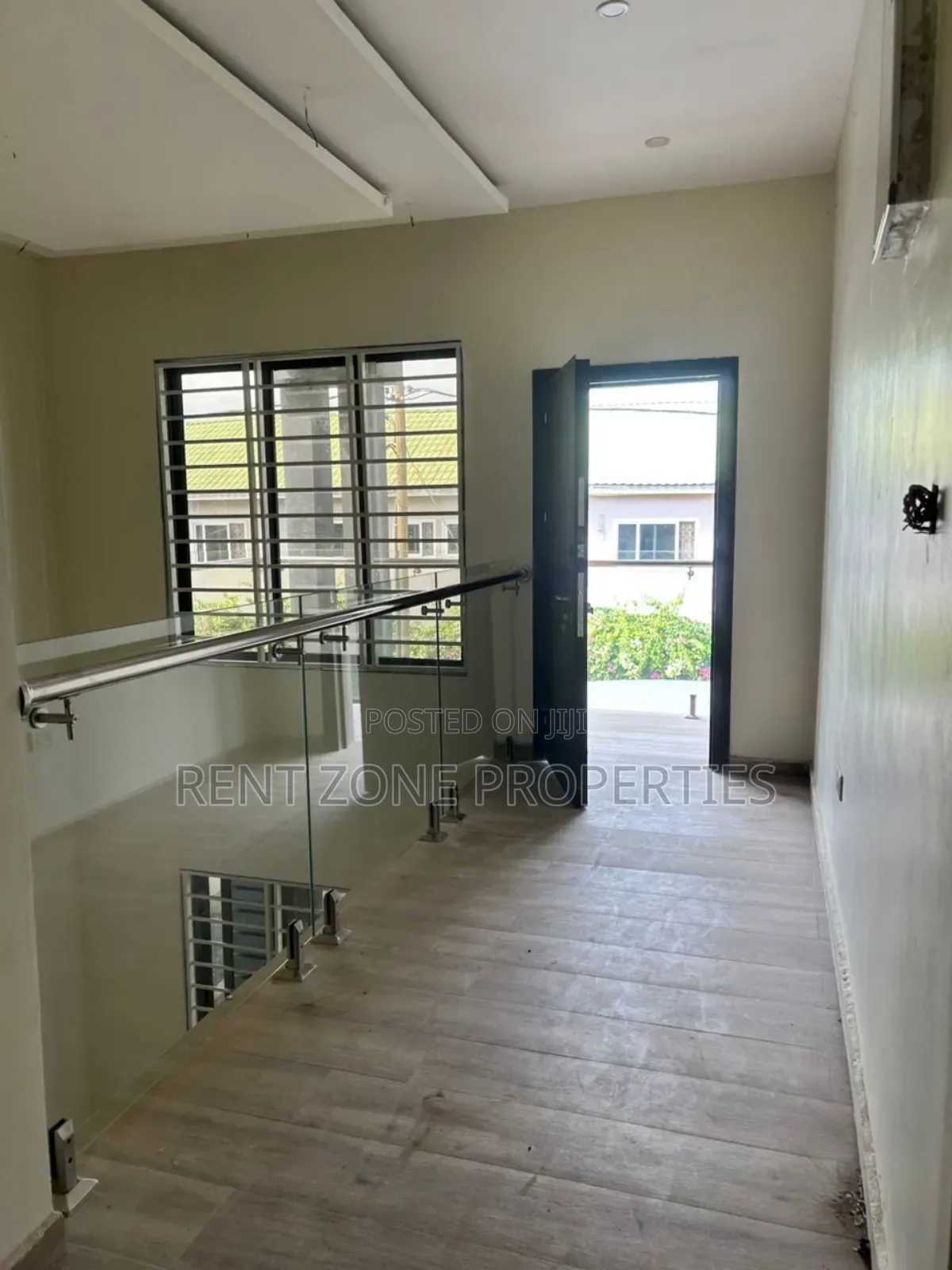 4bdrm Duplex in Dome for sale