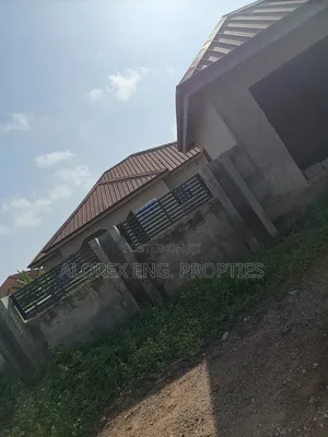3bdrm House in Fafraha, Adenta for sale