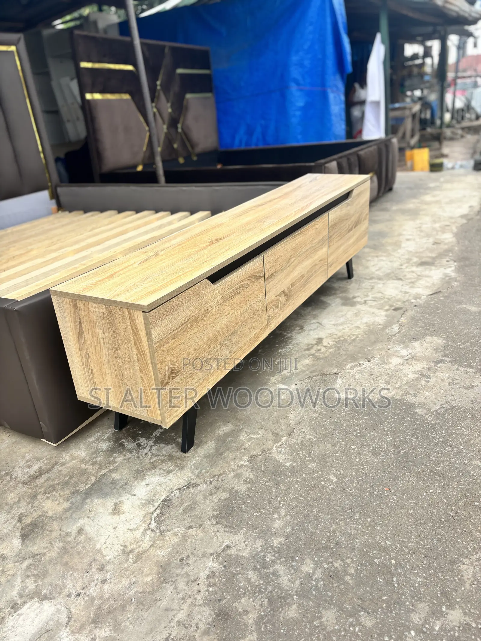 Laminated Stand