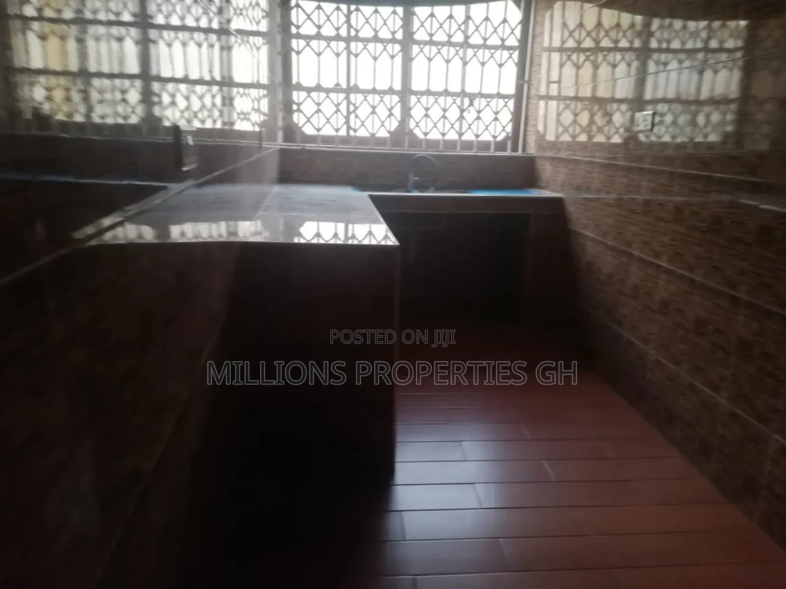 Hotel 4sale 23rooms Tech Asokore Mampong