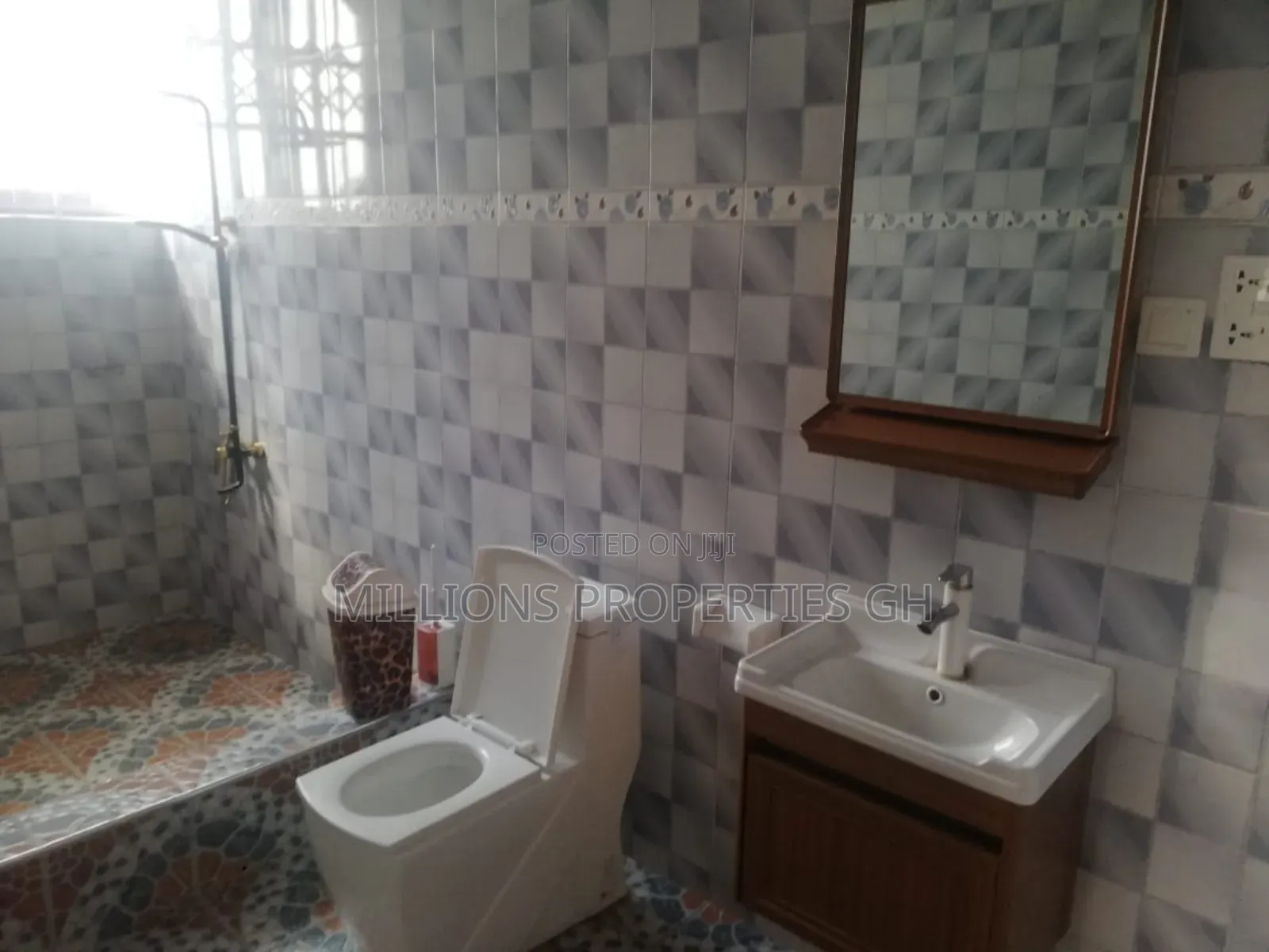 Hotel 4sale 23rooms Tech Asokore Mampong