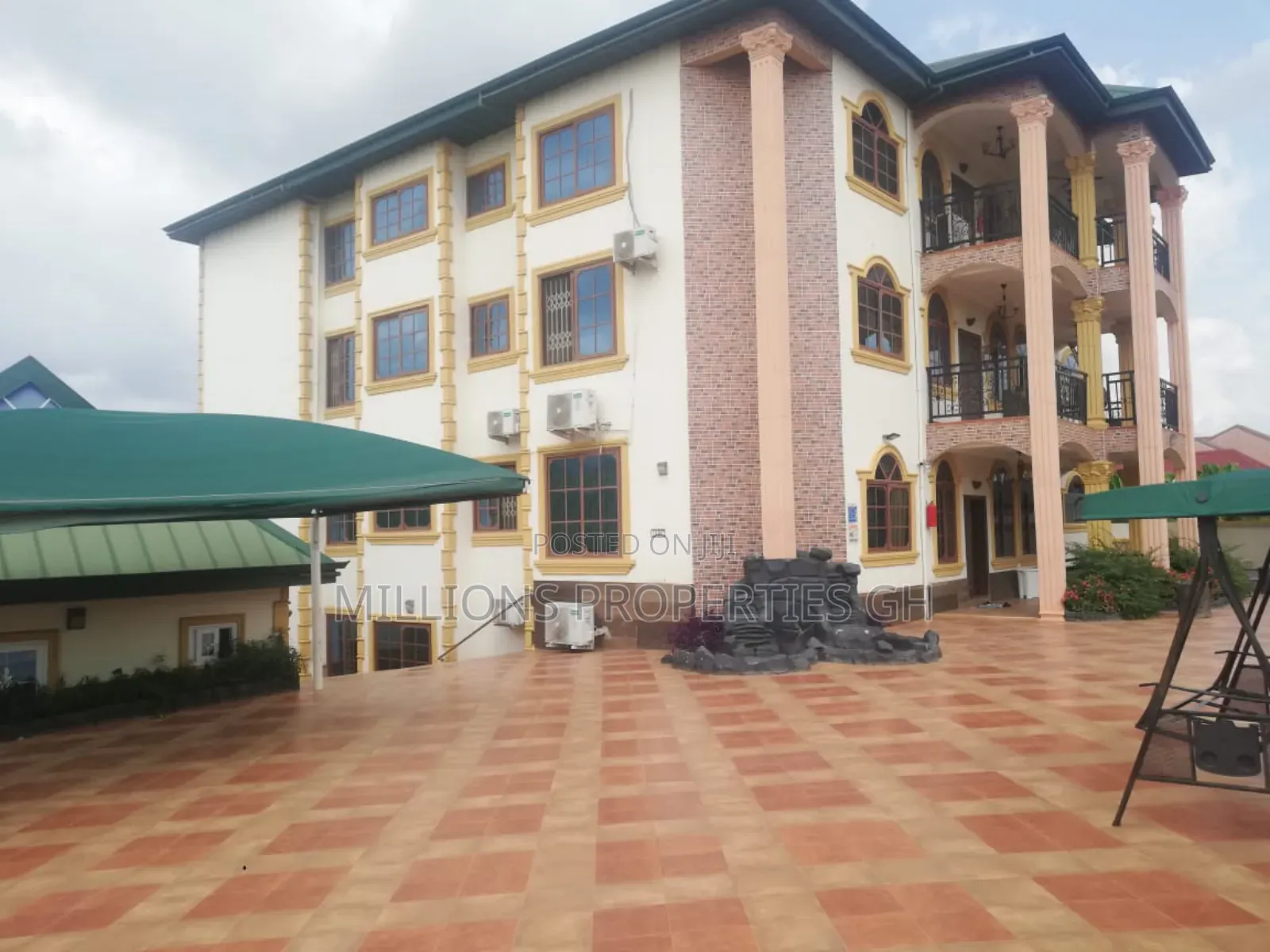 Hotel 4sale 23rooms Tech Asokore Mampong