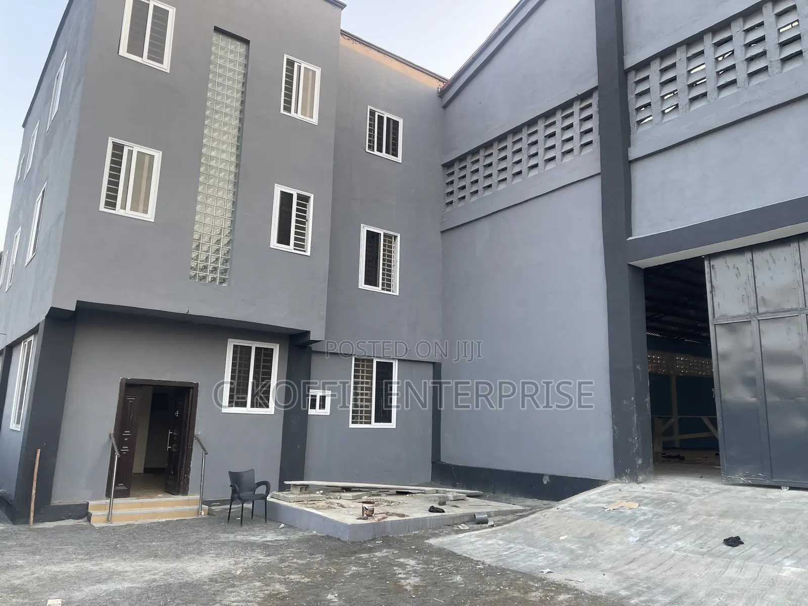 1,200 SQM Warehouse + 6bedrooms at Achimota for Rent
