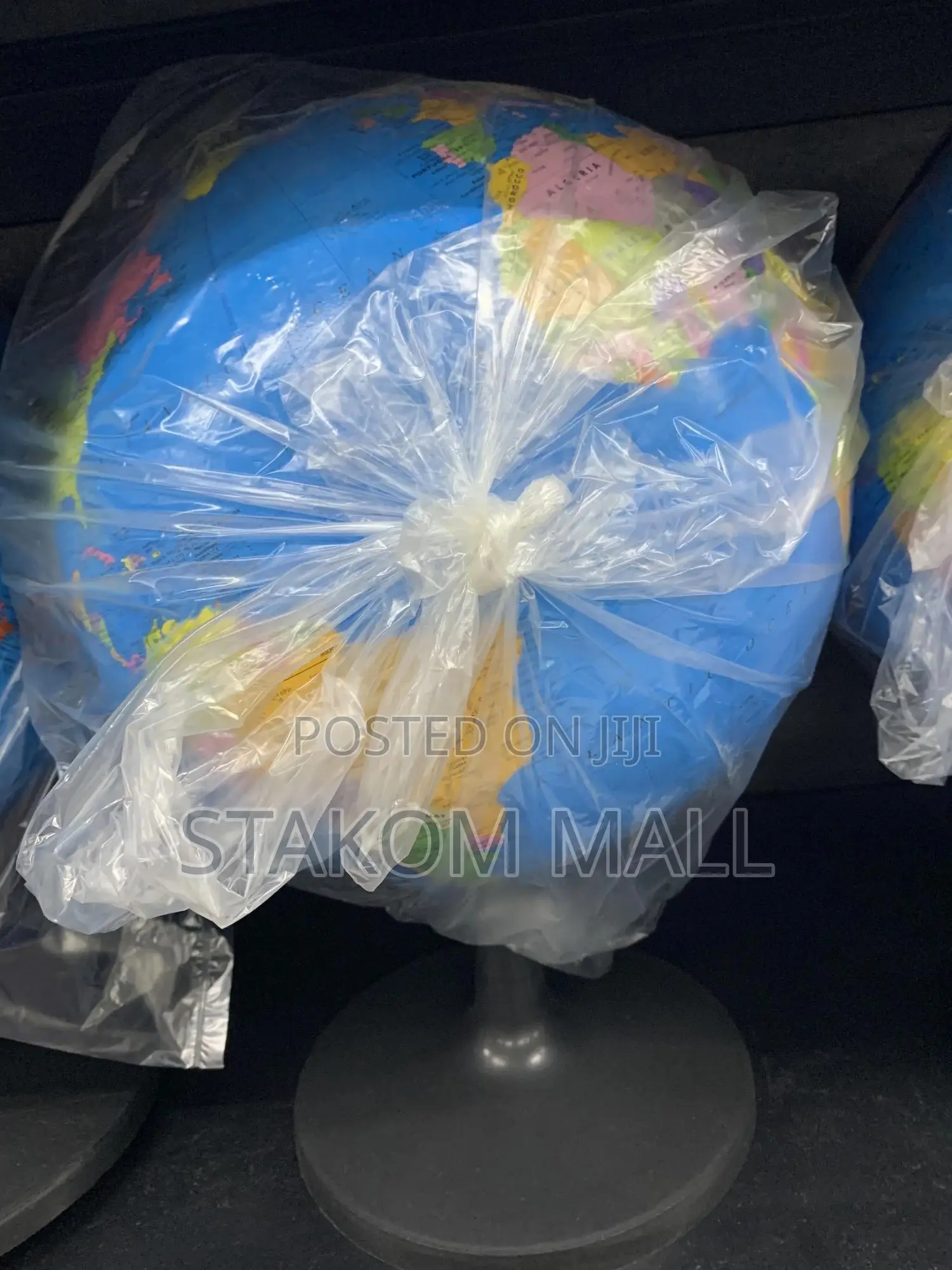 Globe - 32cm , 21.4cm , 14. 2 Cm