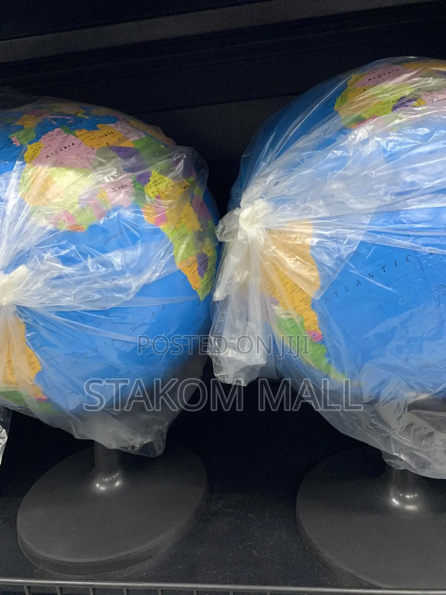 Globe - 32cm , 21.4cm , 14. 2 Cm