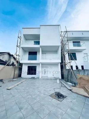 5bdrm House in Adjiringanor, Adjiriganor for sale