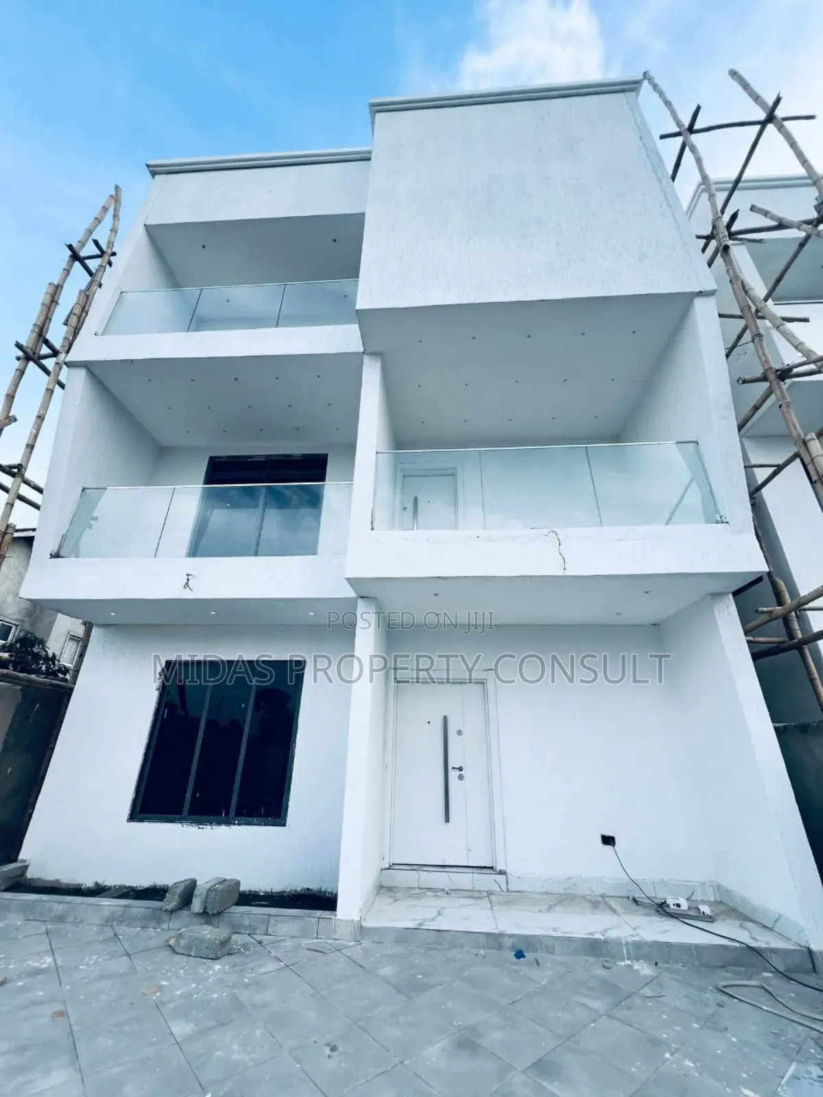 5bdrm House in Adjiringanor, Adjiriganor for sale