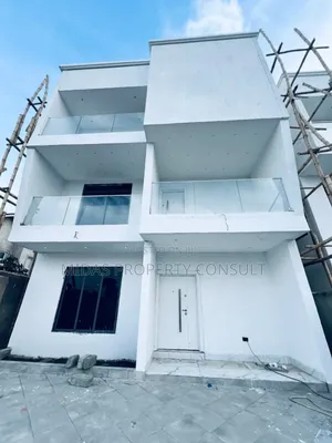 5bdrm House in Adjiringanor, Adjiriganor for sale