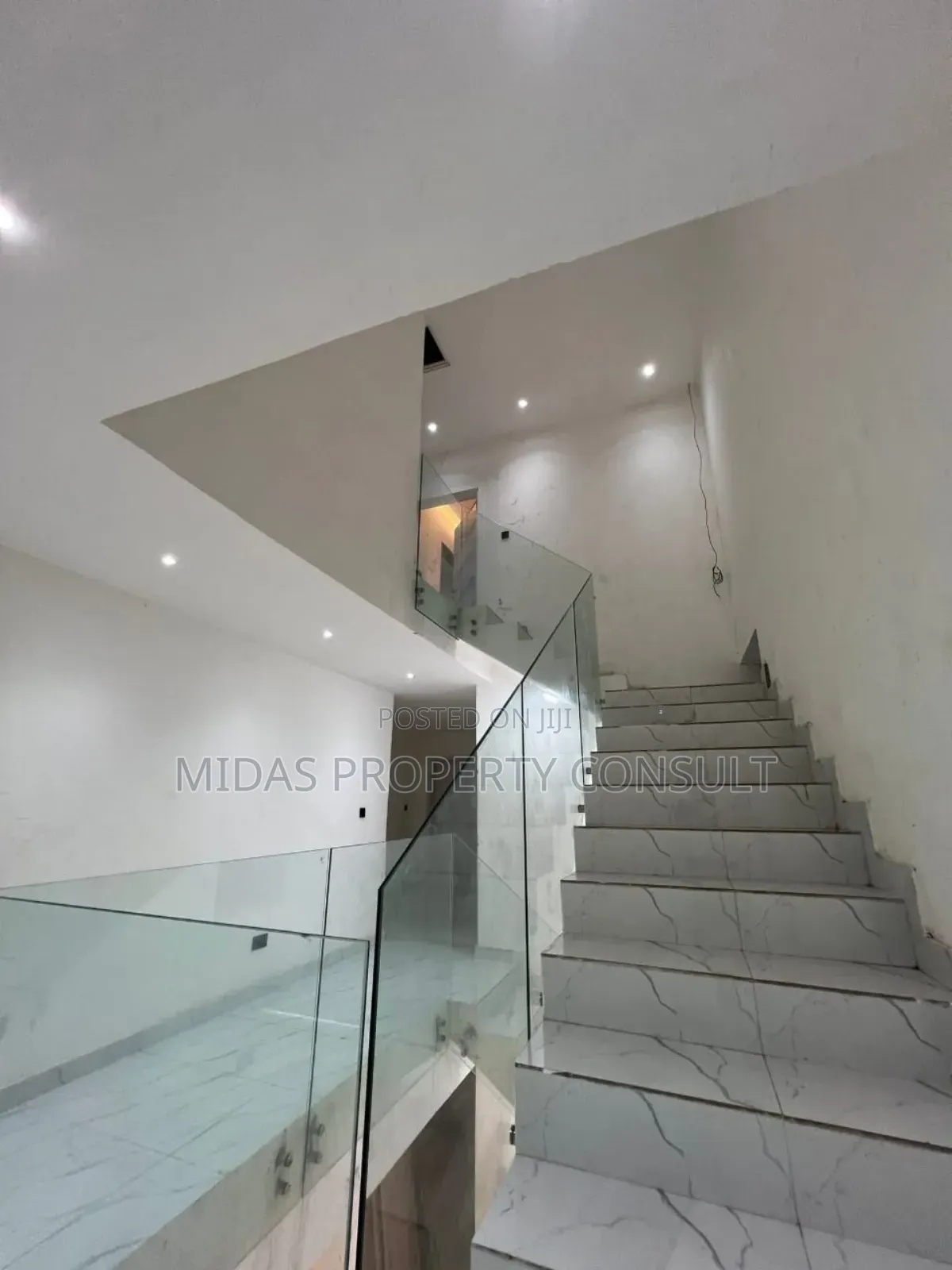 5bdrm House in Adjiringanor, Adjiriganor for sale