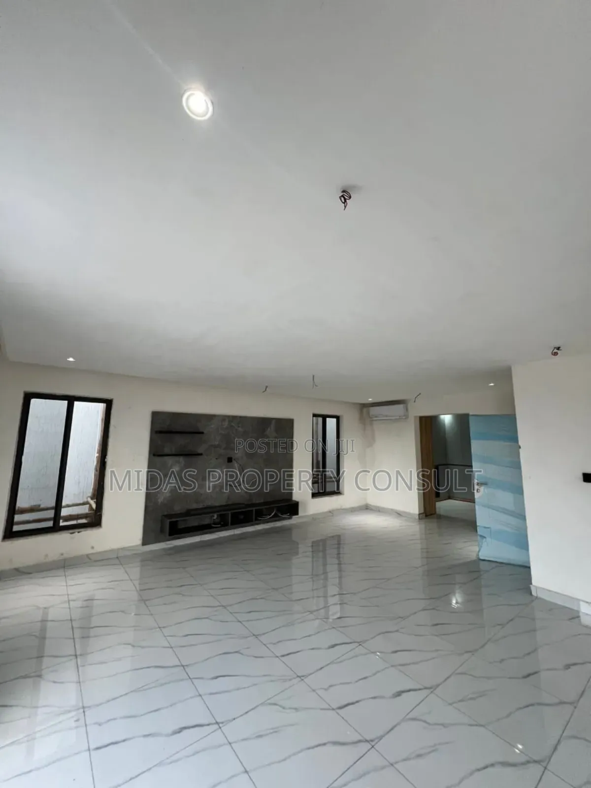 5bdrm House in Adjiringanor, Adjiriganor for sale