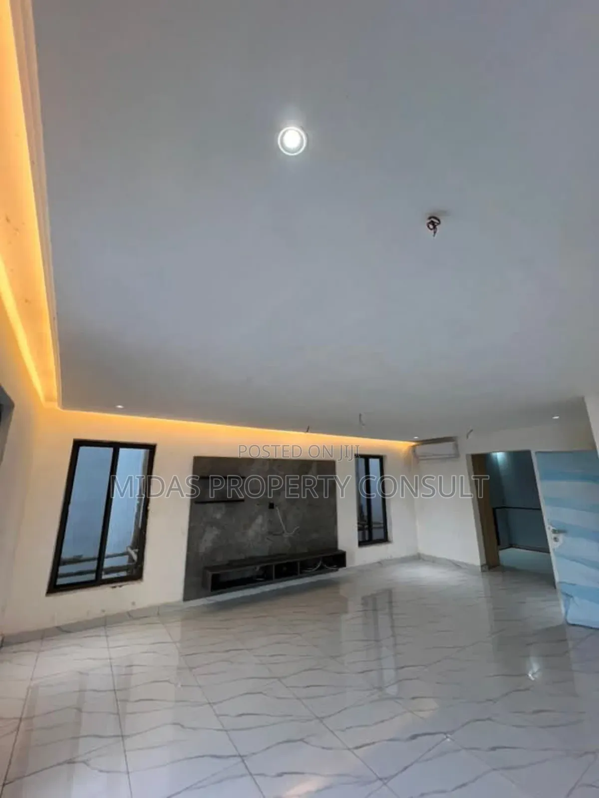5bdrm House in Adjiringanor, Adjiriganor for sale
