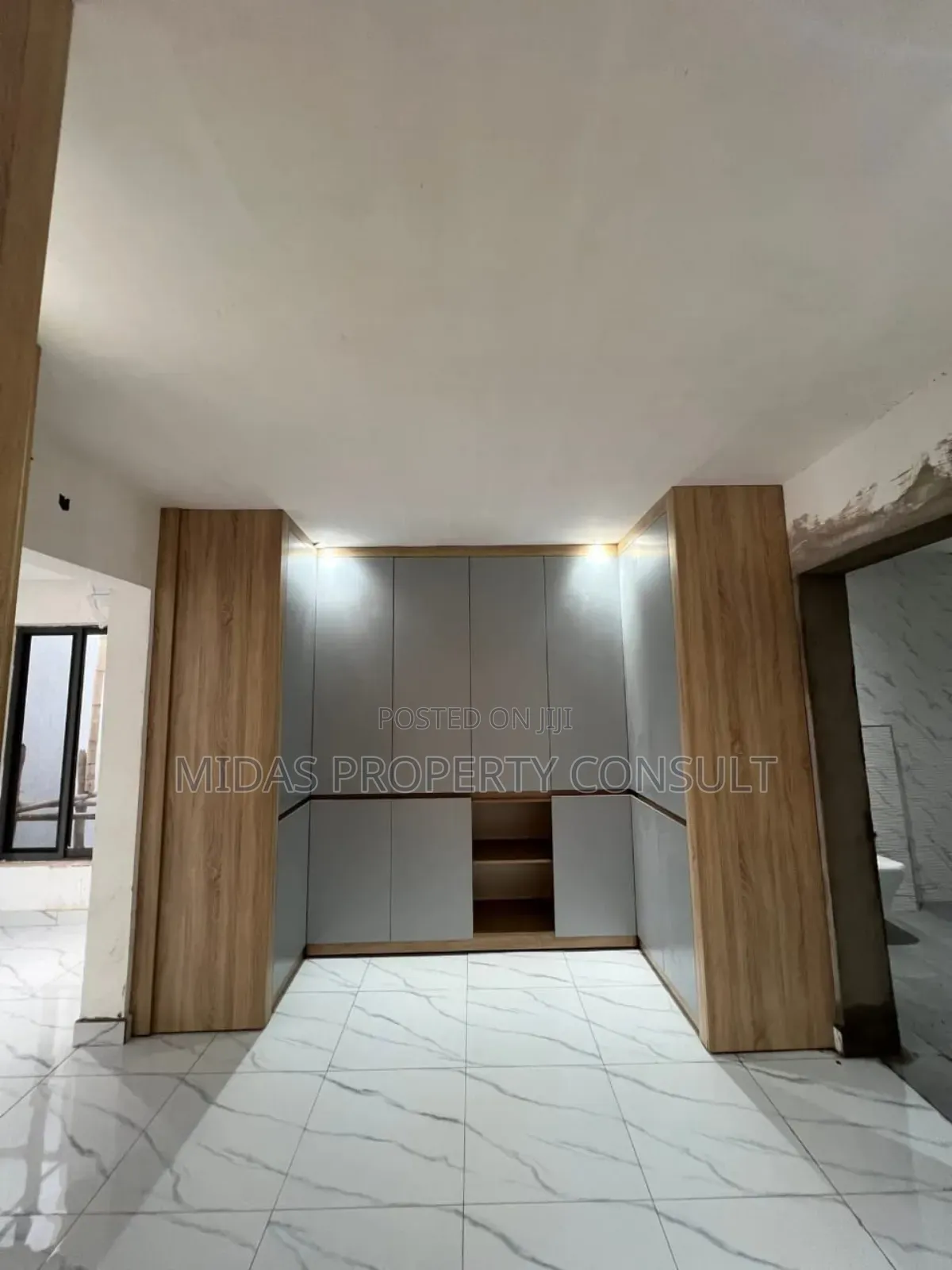 5bdrm House in Adjiringanor, Adjiriganor for sale