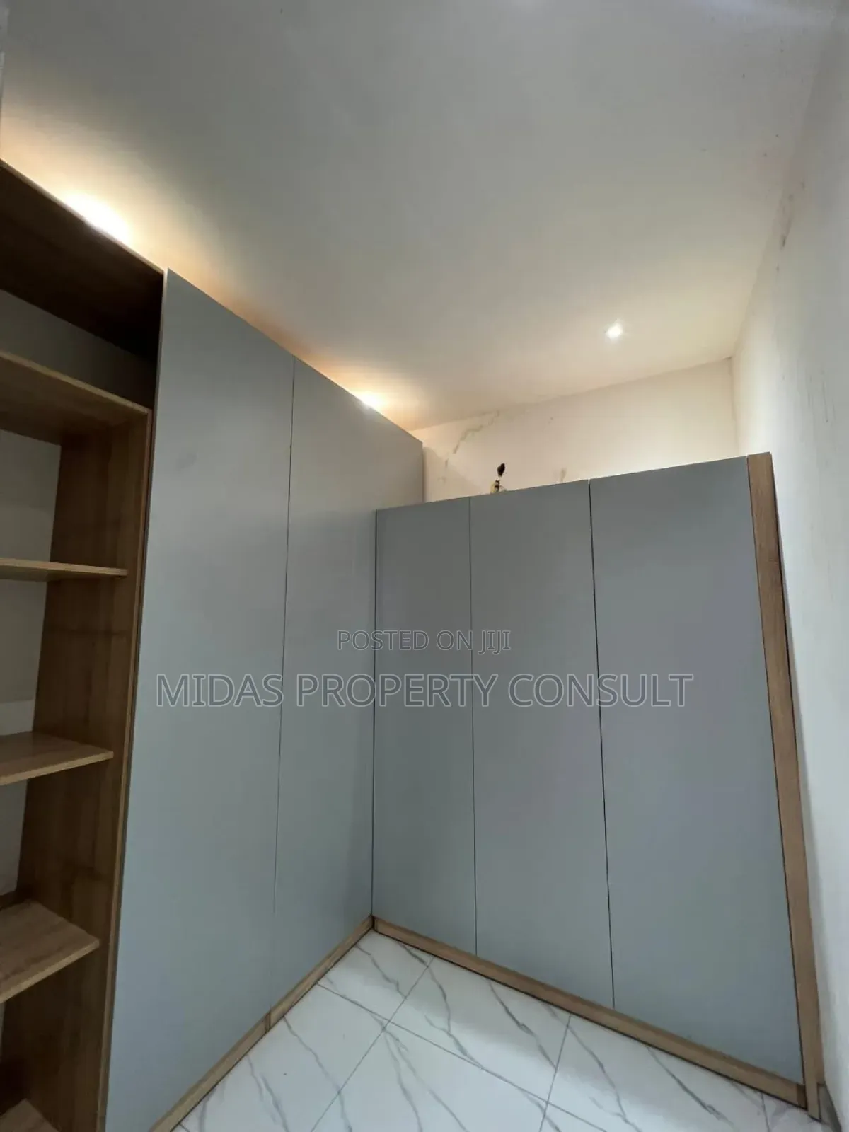 5bdrm House in Adjiringanor, Adjiriganor for sale