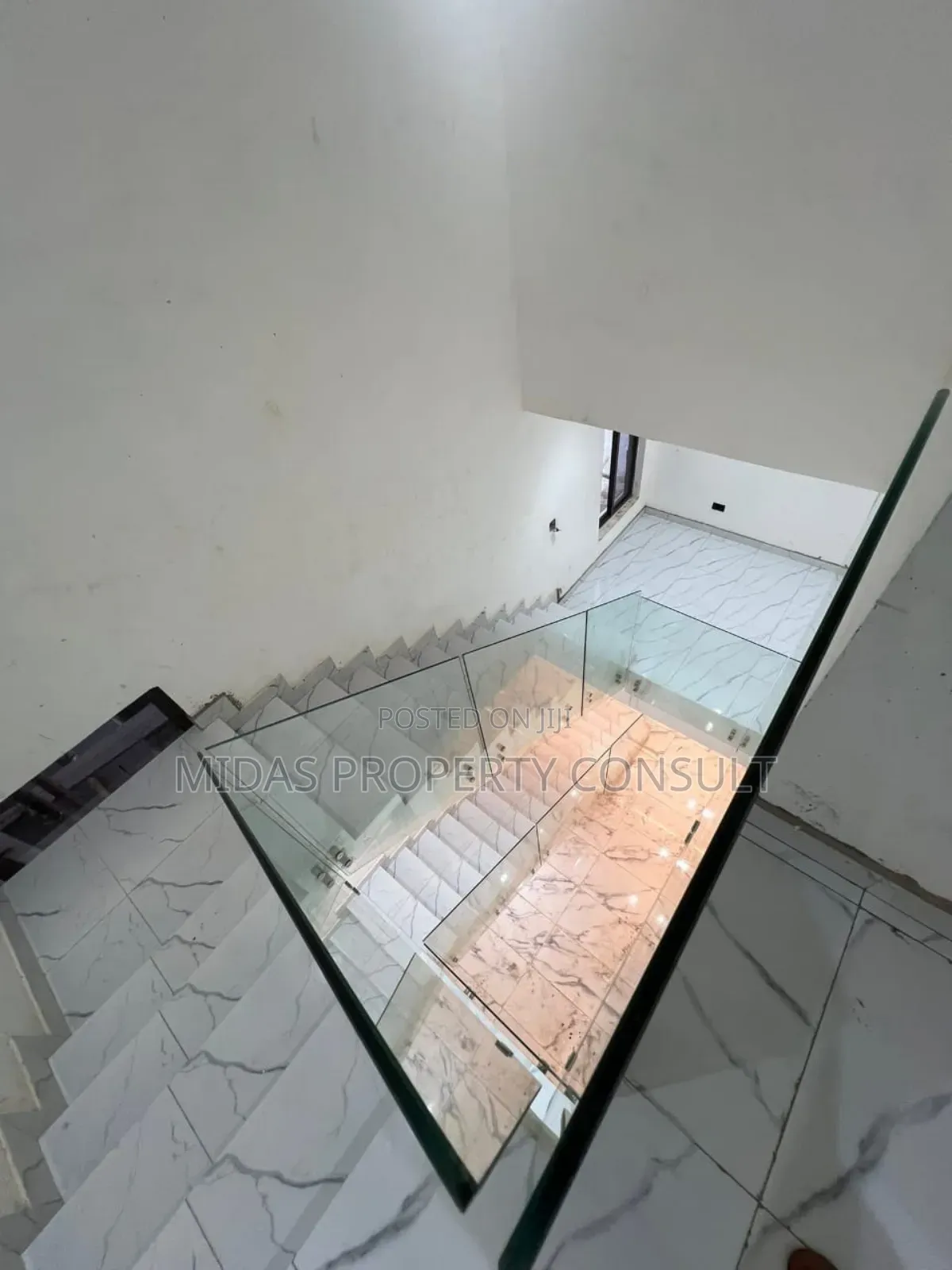 5bdrm House in Adjiringanor, Adjiriganor for sale