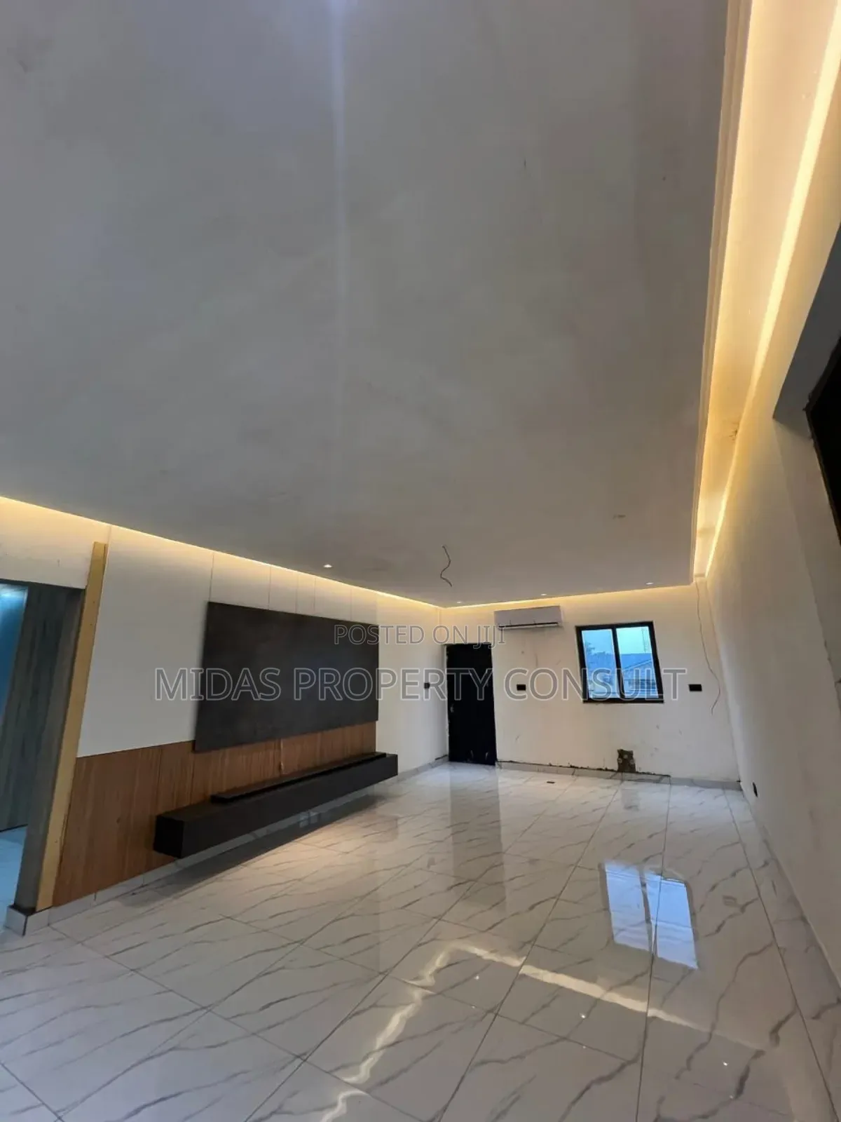 5bdrm House in Adjiringanor, Adjiriganor for sale