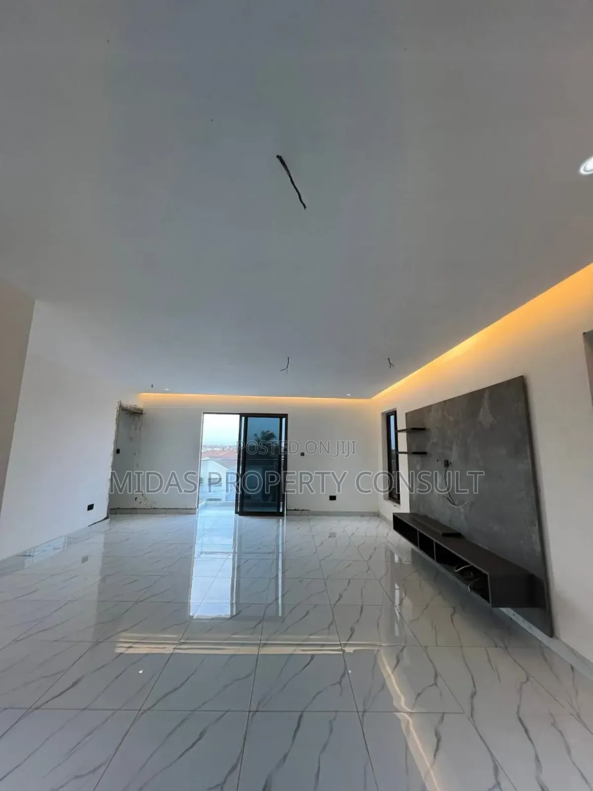 5bdrm House in Adjiringanor, Adjiriganor for sale