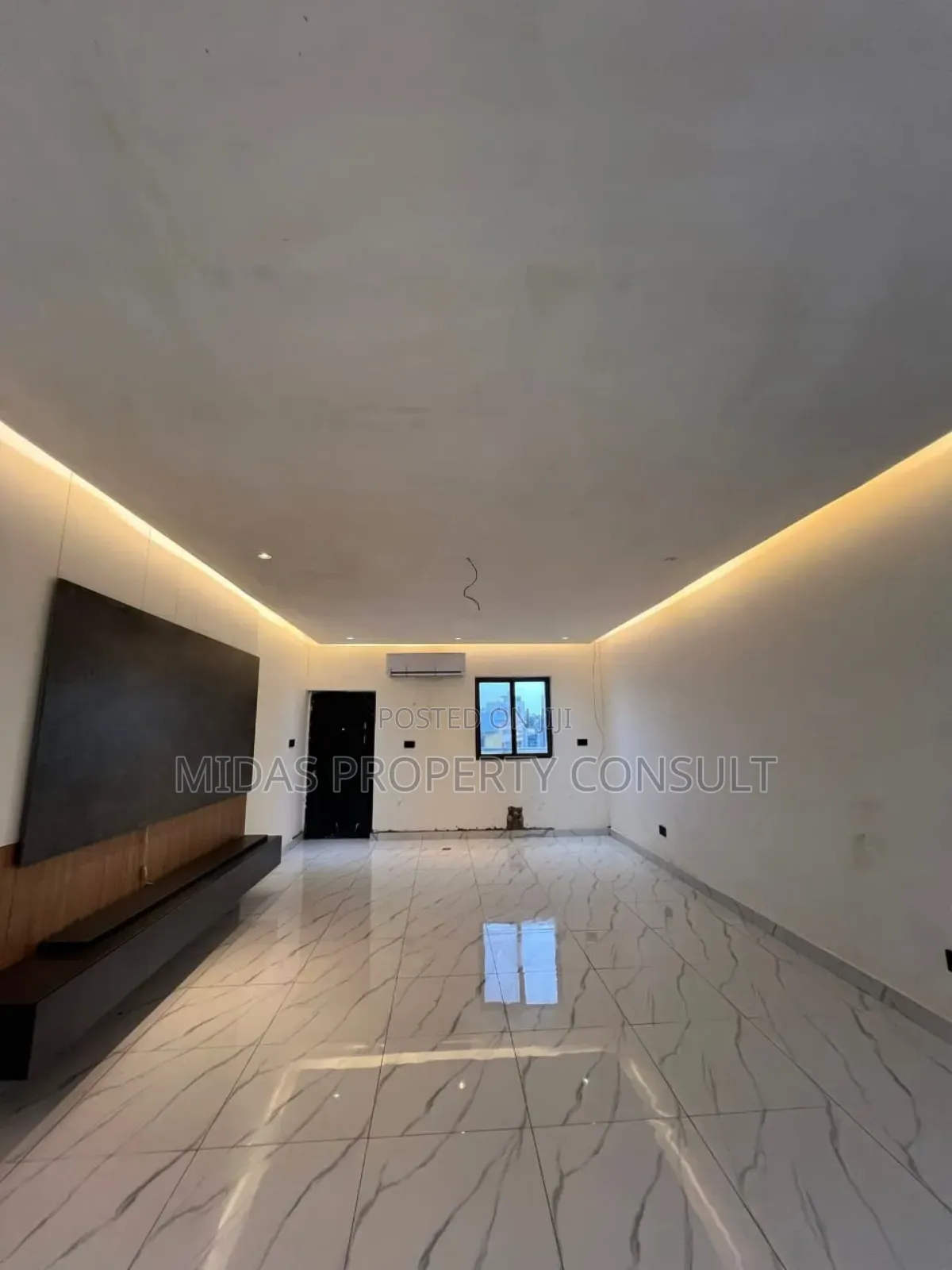 5bdrm House in Adjiringanor, Adjiriganor for sale