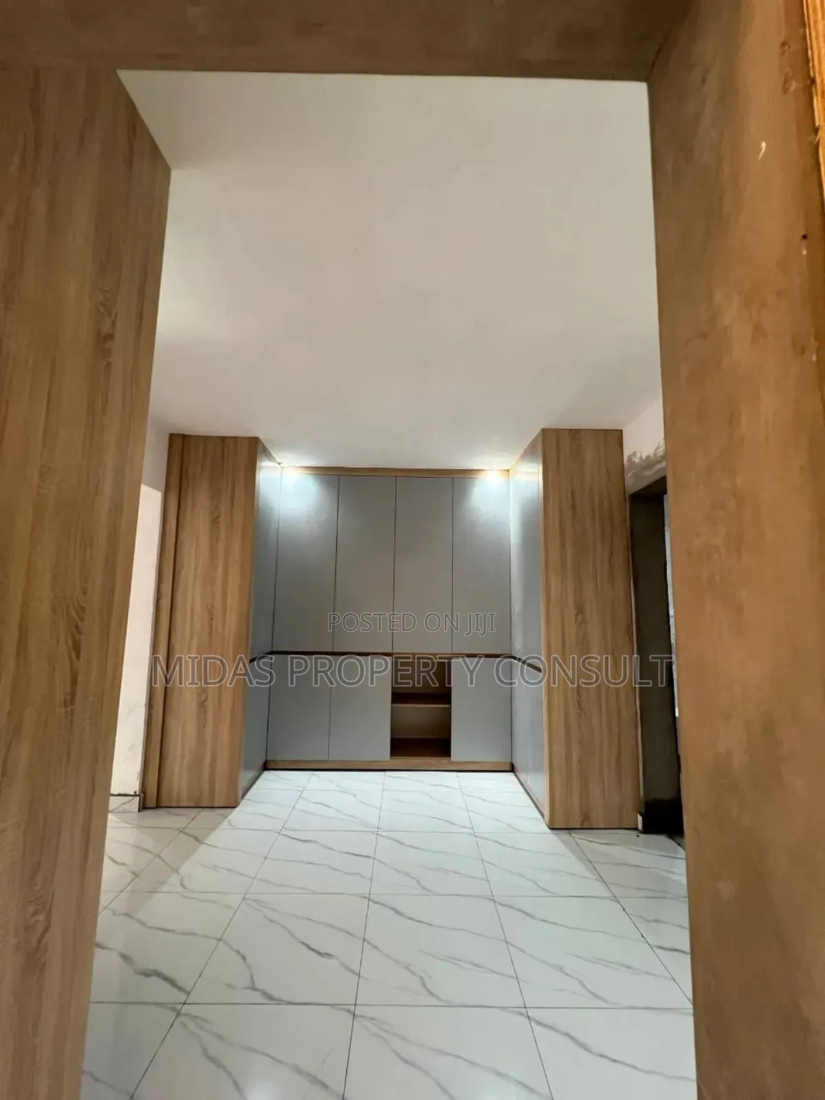 5bdrm House in Adjiringanor, Adjiriganor for sale