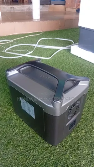 High-Capacity Power Station Inverter for Home Office
