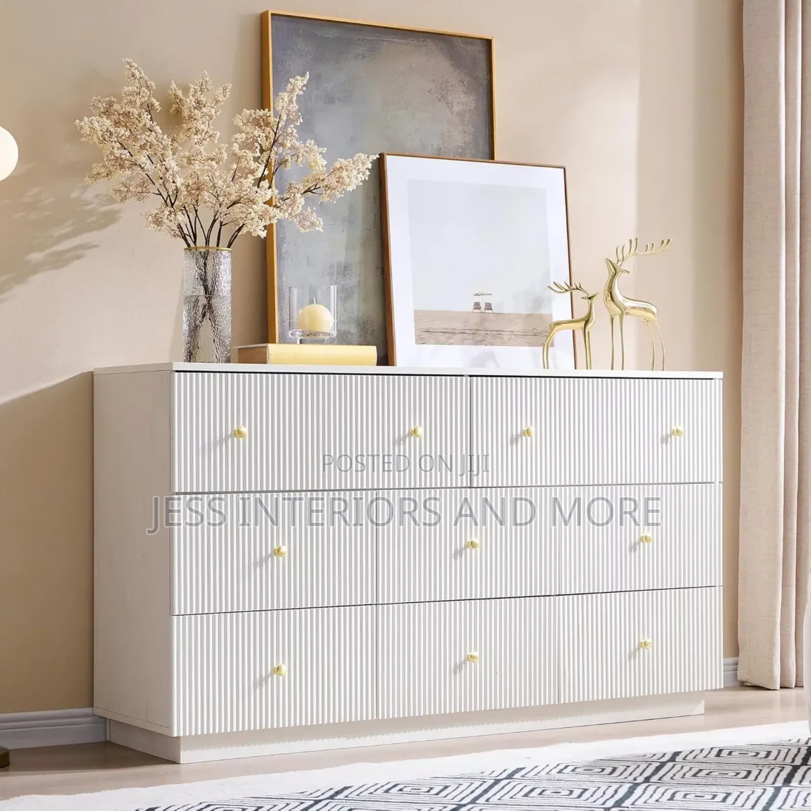 8 Drawer Dresser (Fluted)