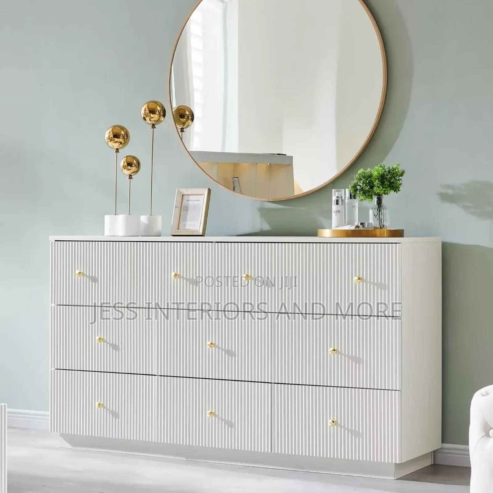 8 Drawer Dresser (Fluted)