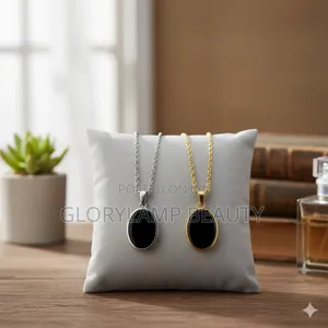 Oval Pendant Necklace – Silver Gold