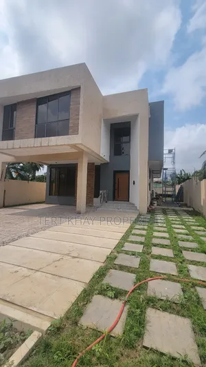 4bdrm House in Adenta for sale