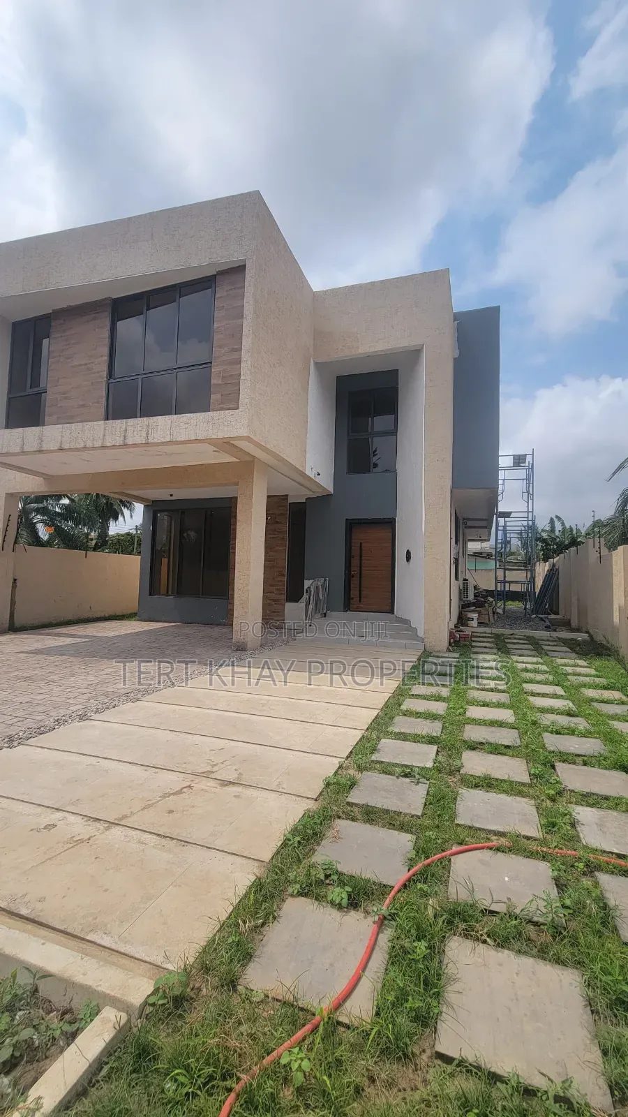 4bdrm House in Adenta for sale
