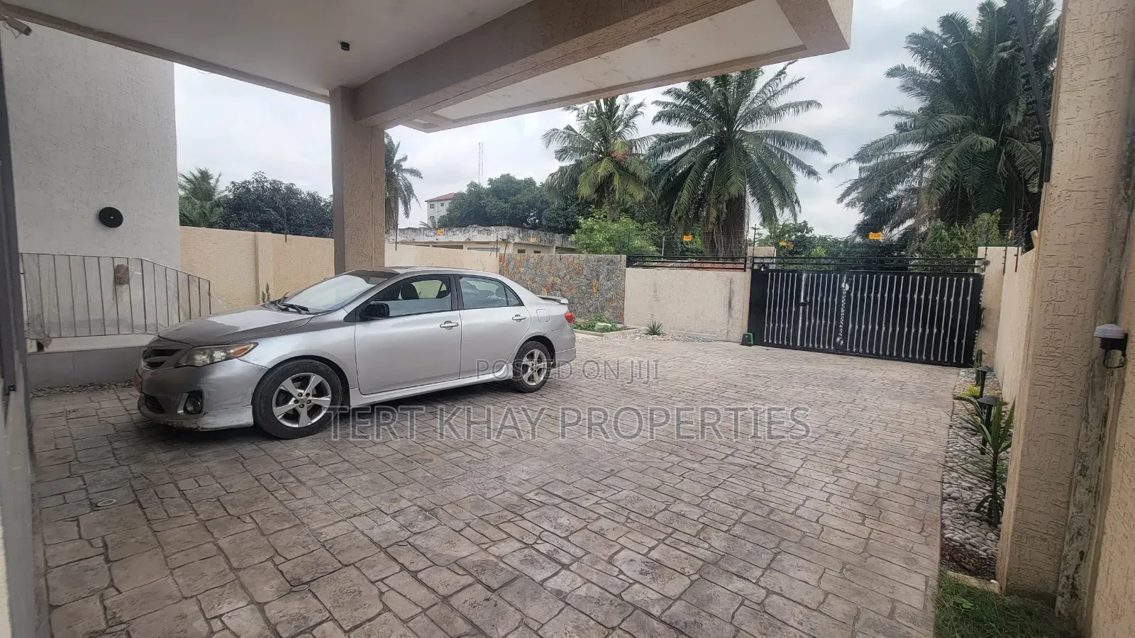4bdrm House in Adenta for sale