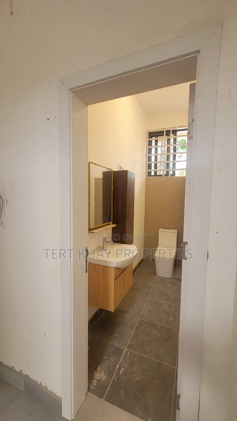 4bdrm House in Adenta for sale