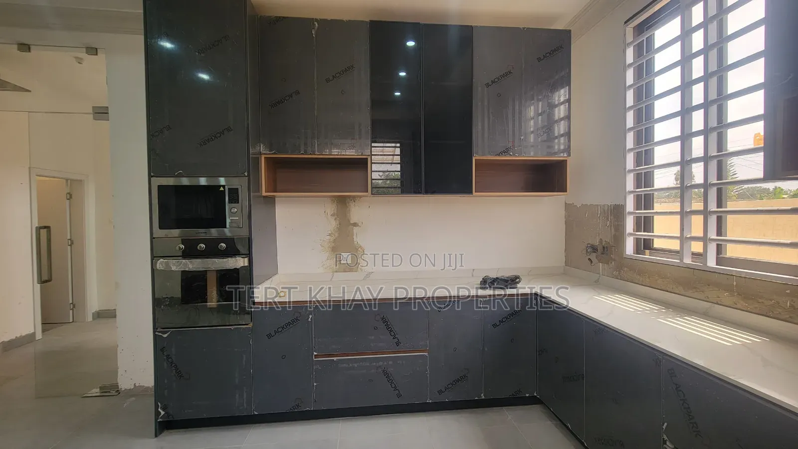 4bdrm House in Adenta for sale