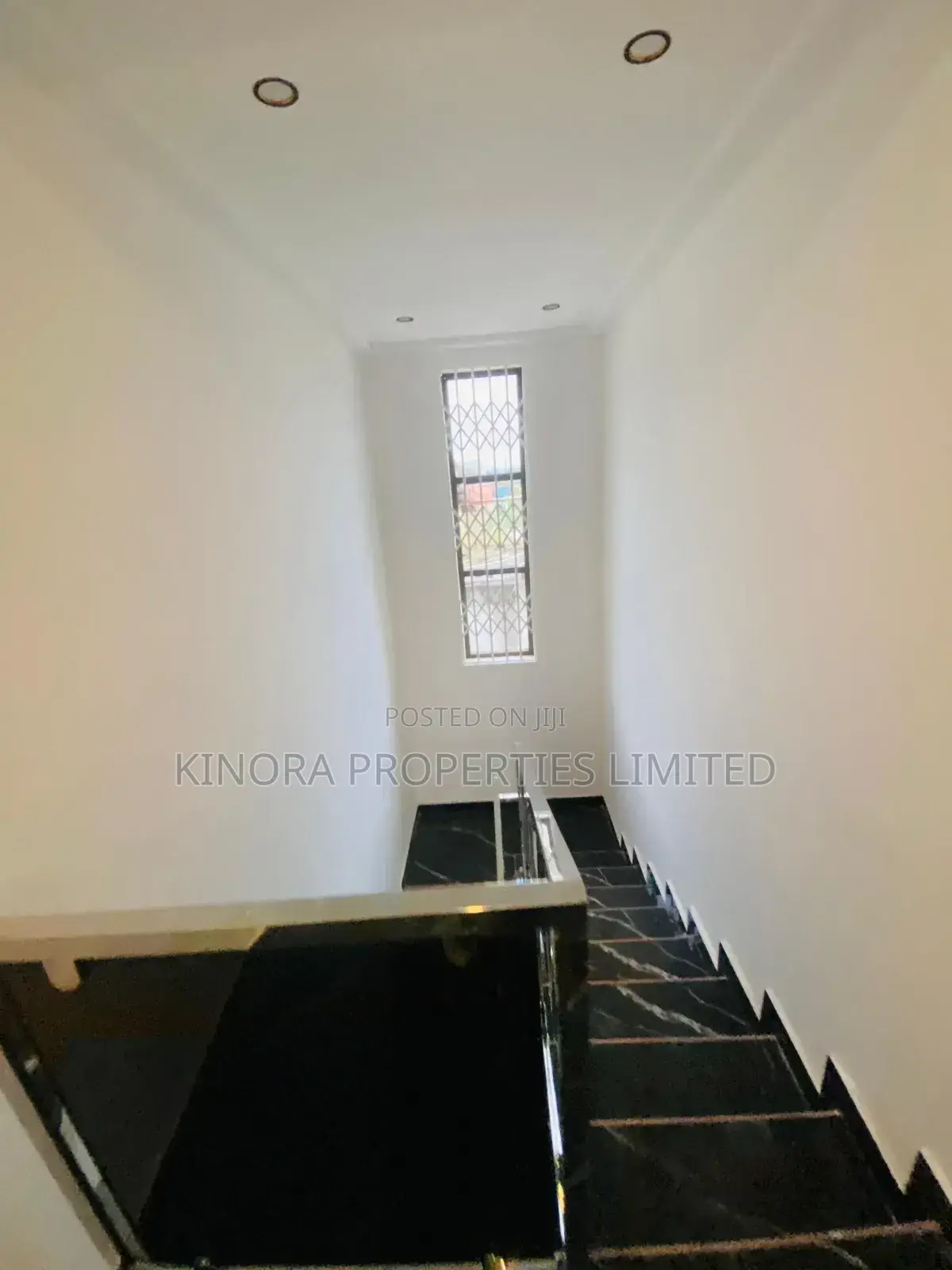 2bdrm Duplex in Oyarifa for sale