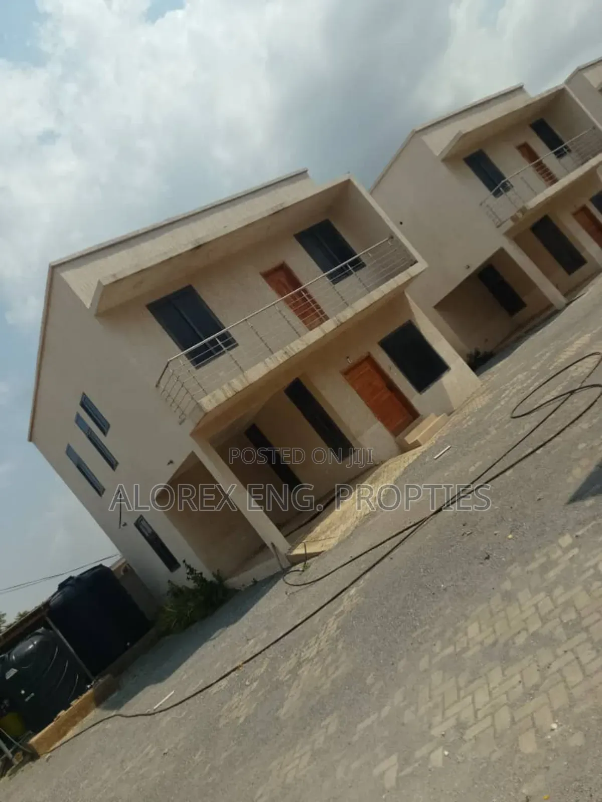 3bdrm Townhouse/Terrace in Nanakrom $130,000, Ashaley Botwe for sale