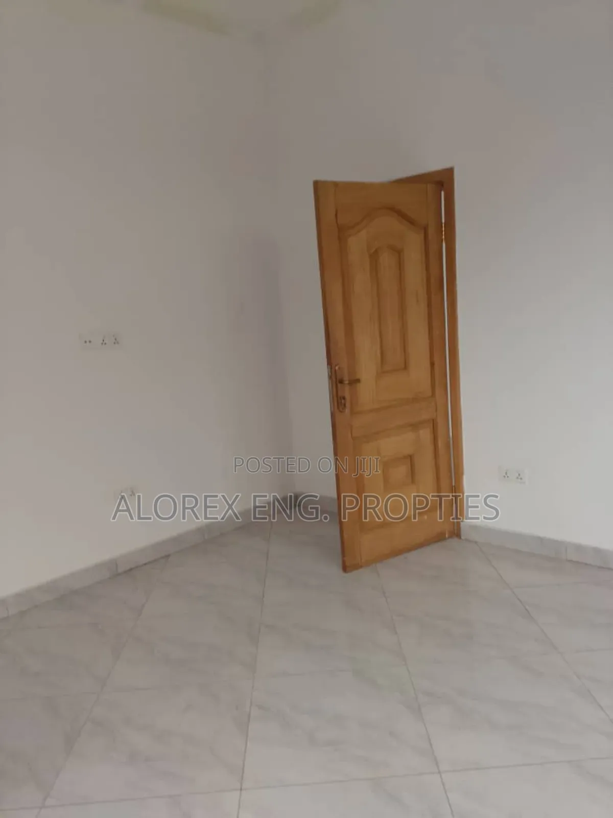 3bdrm Townhouse/Terrace in Nanakrom $130,000, Ashaley Botwe for sale