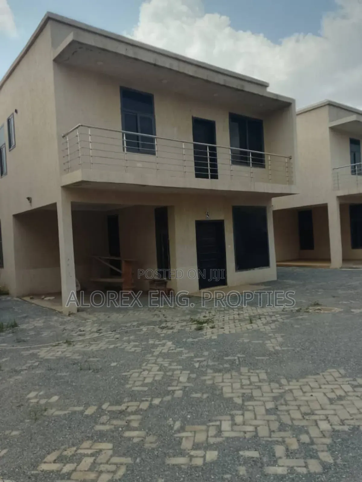 3bdrm Townhouse/Terrace in Nanakrom $130,000, Ashaley Botwe for sale