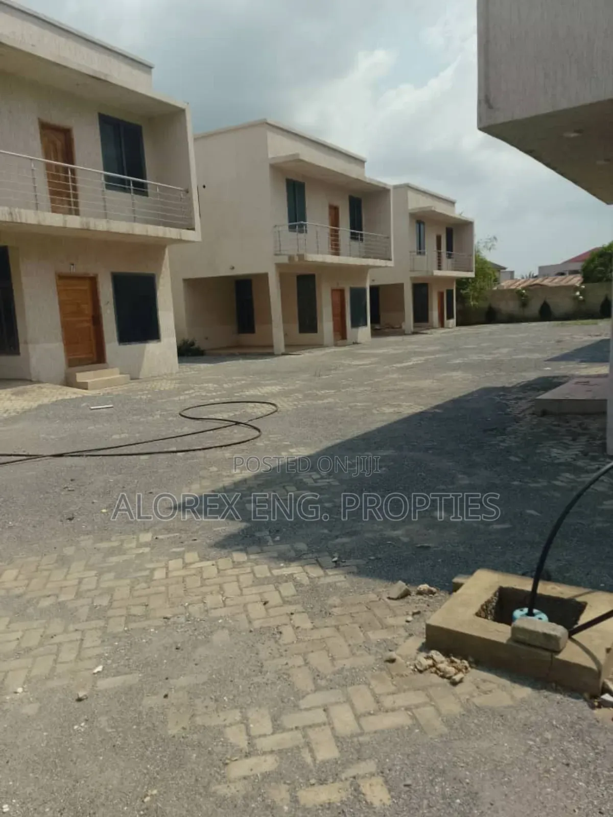 3bdrm Townhouse/Terrace in Nanakrom $130,000, Ashaley Botwe for sale