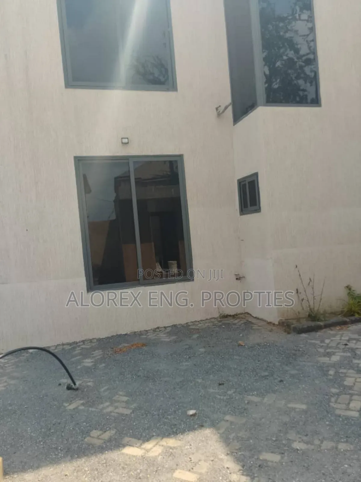 3bdrm Townhouse/Terrace in Nanakrom $130,000, Ashaley Botwe for sale