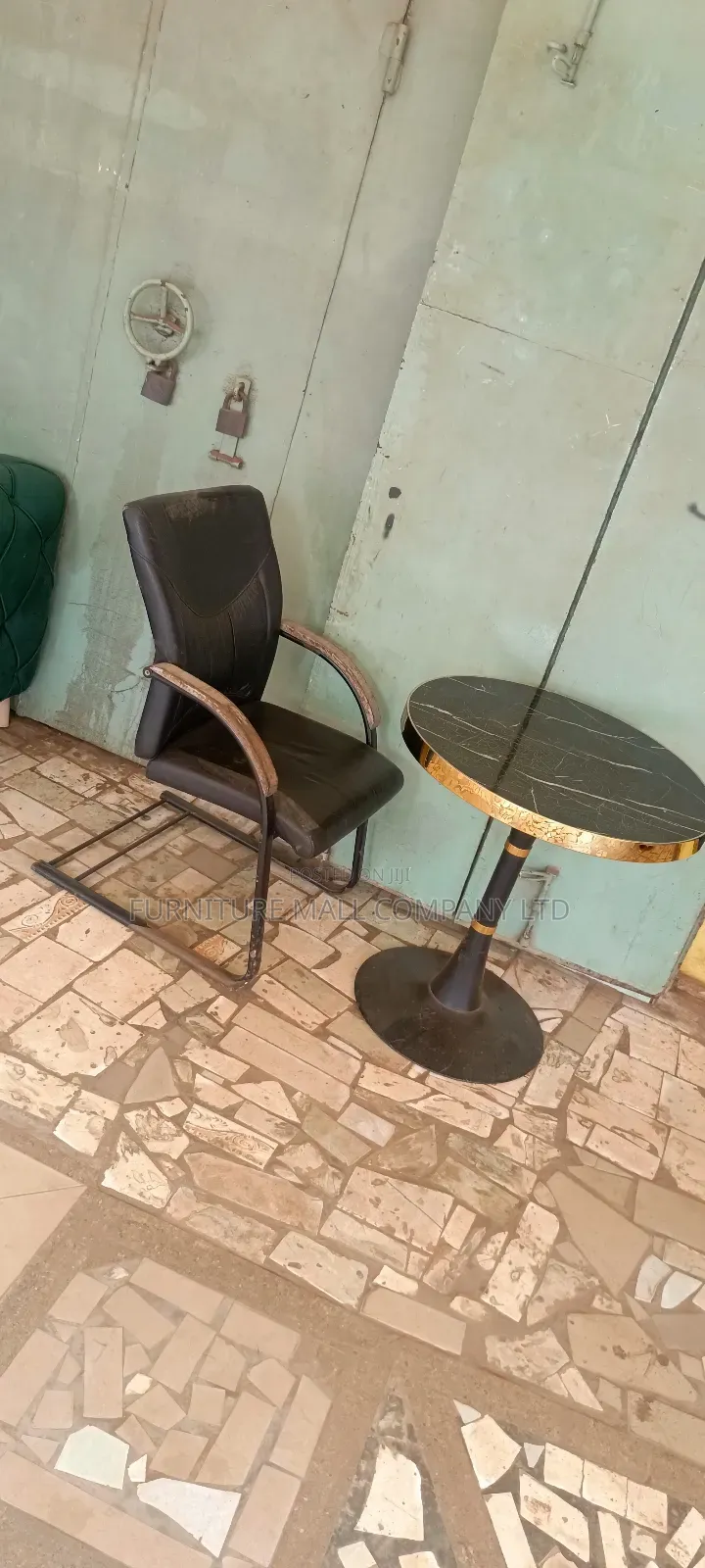 Quality Dinning Set Available as Seen