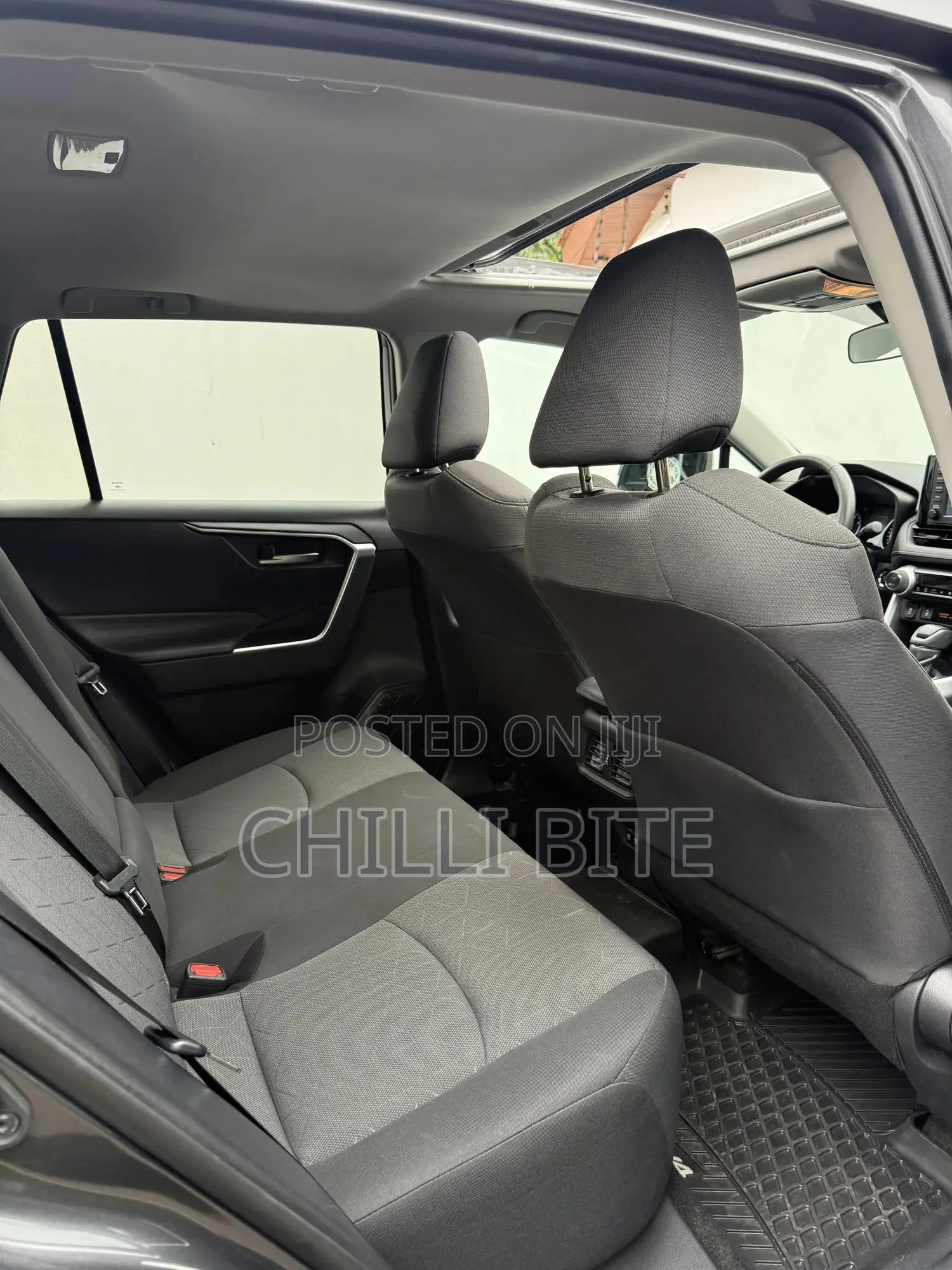 Toyota RAV4 XLE FWD 2020 Gray