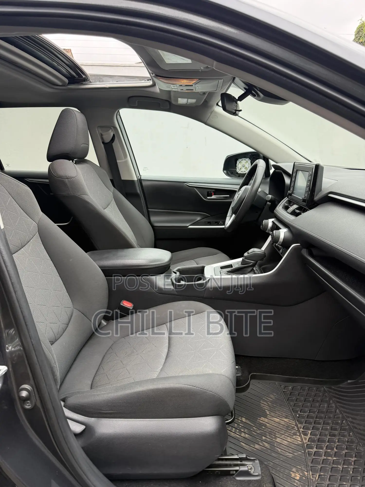 Toyota RAV4 XLE FWD 2020 Gray