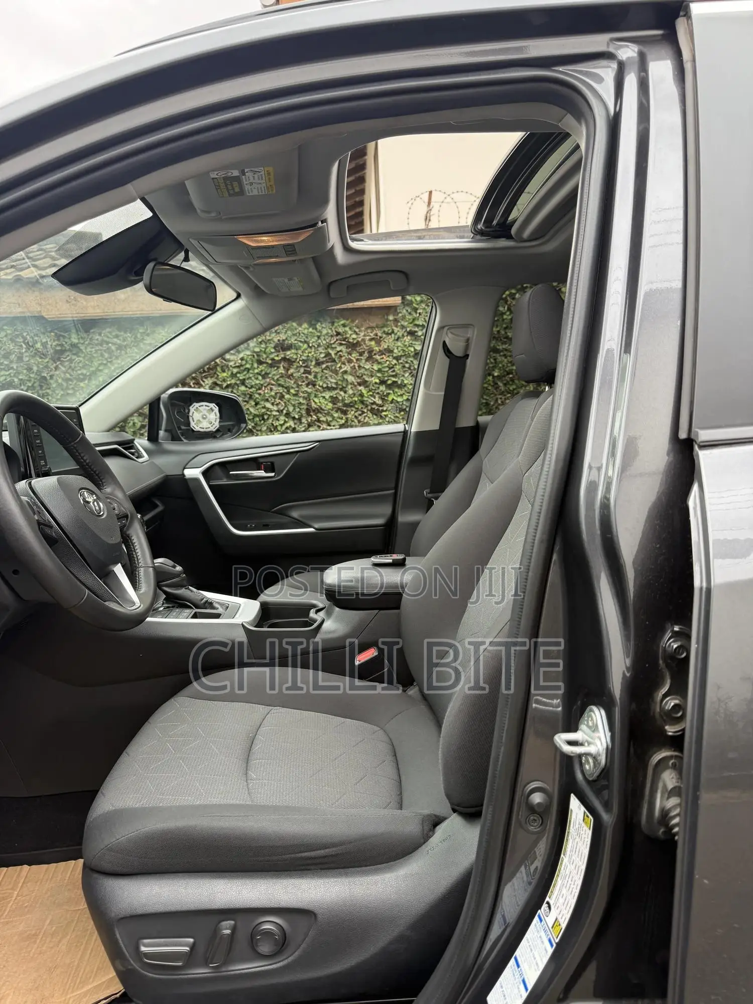 Toyota RAV4 XLE FWD 2020 Gray
