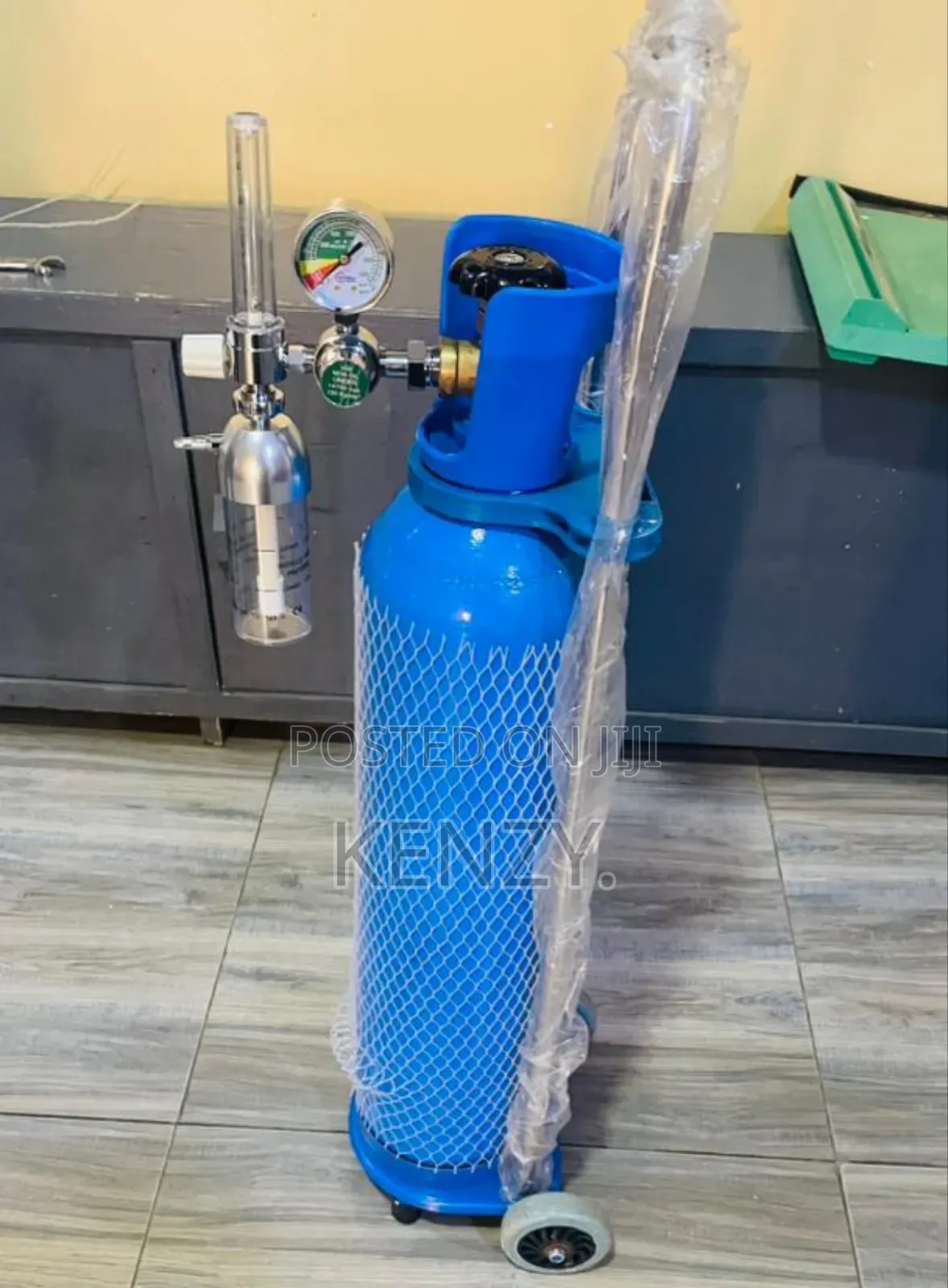 Oxygen Cylinder (10 Liters)