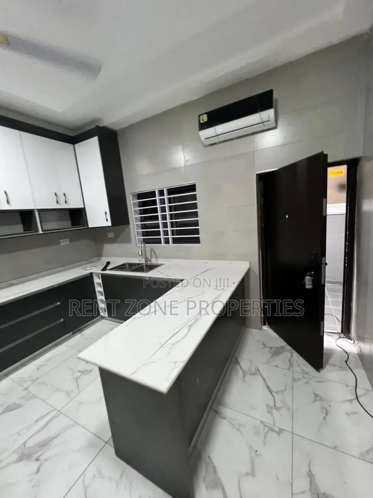 5bdrm Duplex in Mile 7 for sale