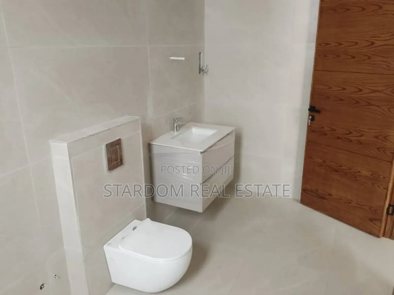 3bdrm Bungalow in Amrahia, Adenta for sale